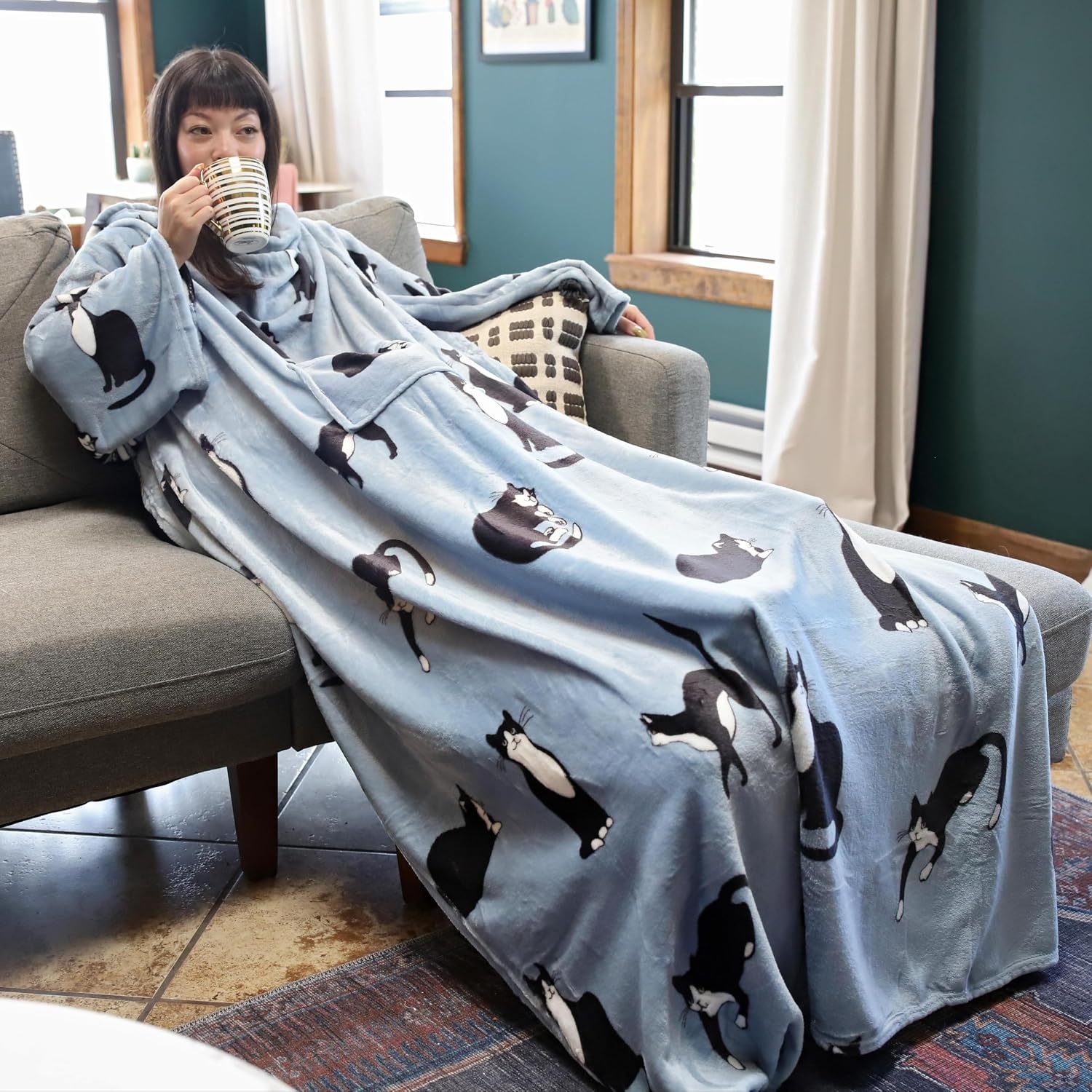 image:imageCatalonia Wearable Blanket with Sleeves for Women amp Men Fleece Wrap Throw 80s Cat Dog Print amp Sleeve Design for HandsFree Comfort Perfect for Reading TV Time amp Relaxing Christmas amp Birthday GiftWondercat Grey
